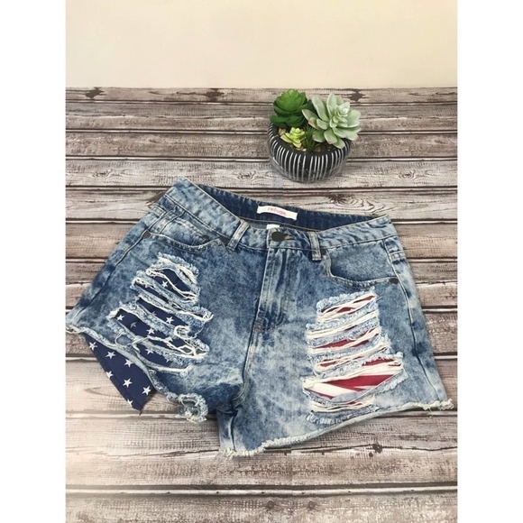 Refuge, Distressed denim shorts   size 2 - Picture 3 of 10